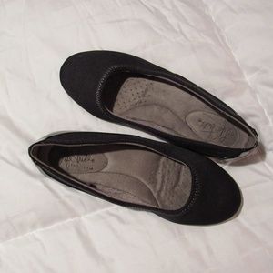 Life Stride black flats